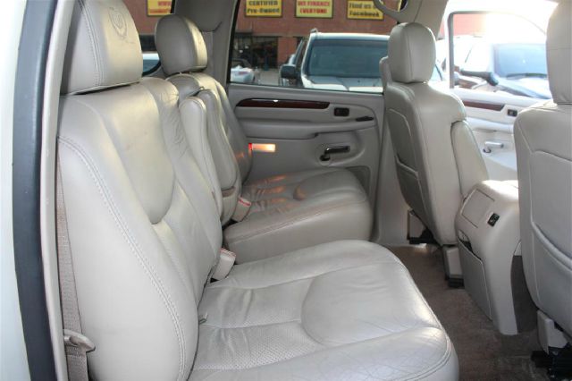 2003 Cadillac Escalade ESV SR5 Sport Utility 4D