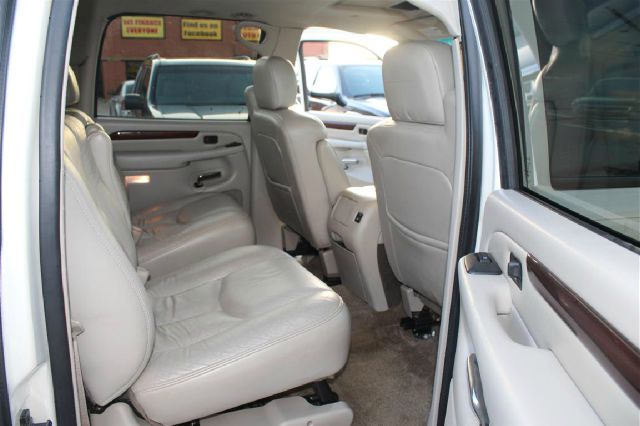 2003 Cadillac Escalade ESV SR5 Sport Utility 4D