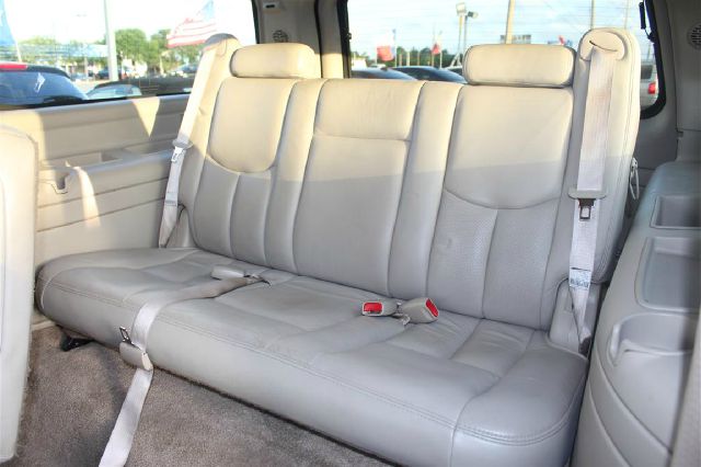 2003 Cadillac Escalade ESV SR5 Sport Utility 4D