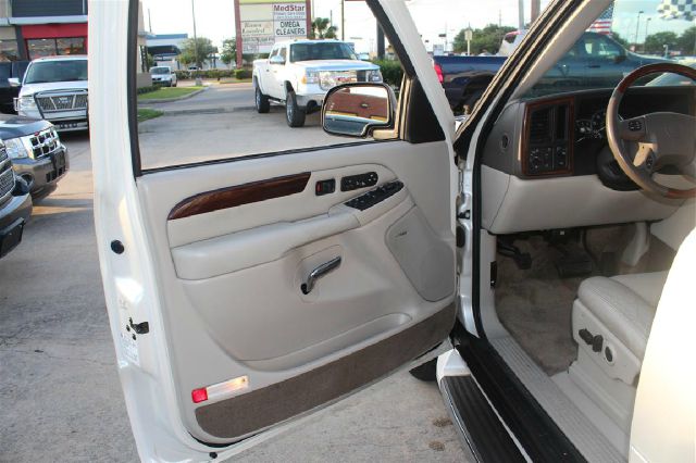 2003 Cadillac Escalade ESV SR5 Sport Utility 4D