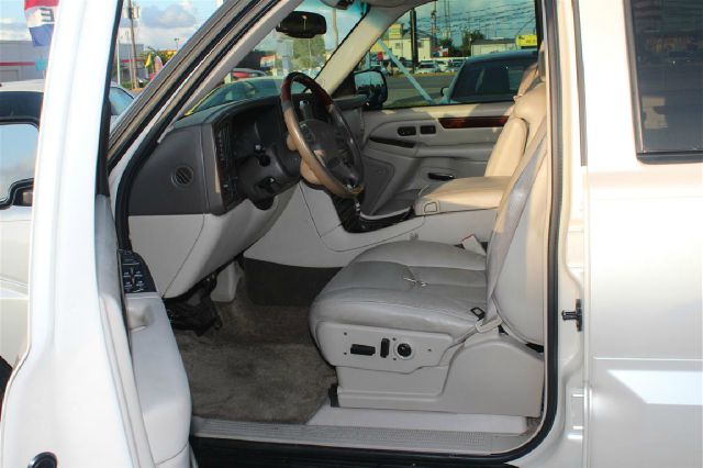 2003 Cadillac Escalade ESV SR5 Sport Utility 4D