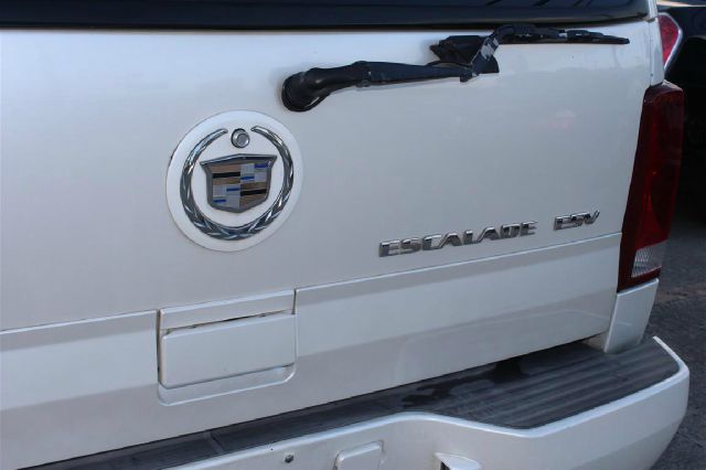 2003 Cadillac Escalade ESV SR5 Sport Utility 4D