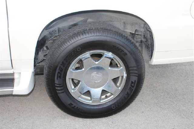 2003 Cadillac Escalade ESV SR5 Sport Utility 4D