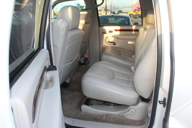 2003 Cadillac Escalade ESV SR5 Sport Utility 4D