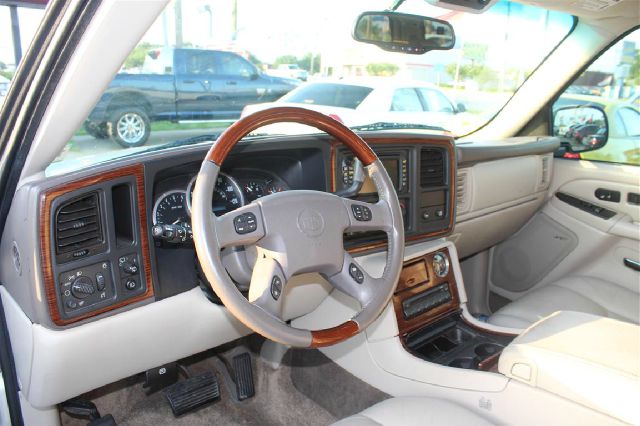 2003 Cadillac Escalade ESV SR5 Sport Utility 4D