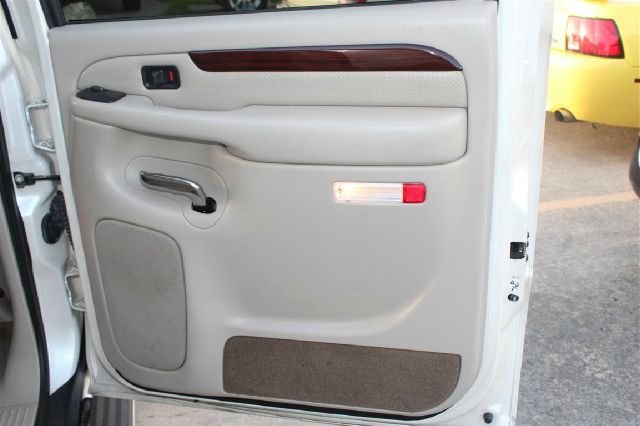 2003 Cadillac Escalade ESV SR5 Sport Utility 4D