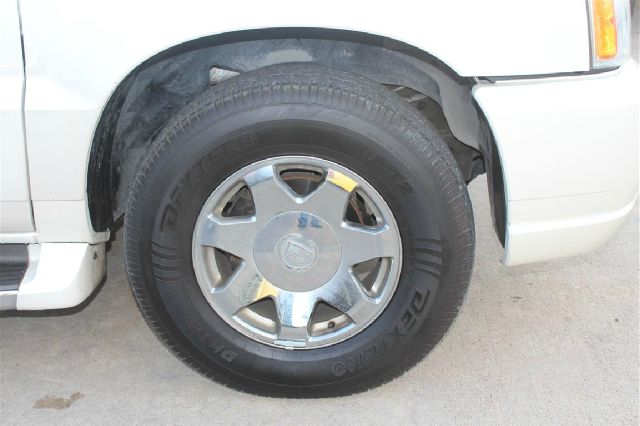 2003 Cadillac Escalade ESV SR5 Sport Utility 4D