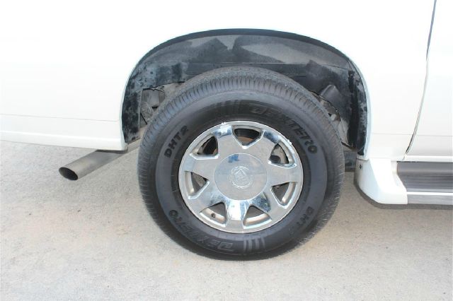 2003 Cadillac Escalade ESV SR5 Sport Utility 4D