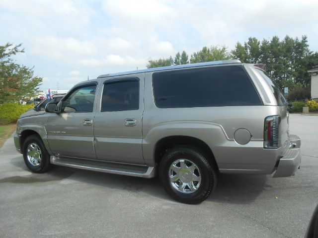 2003 Cadillac Escalade ESV SR5 Sport Utility 4D