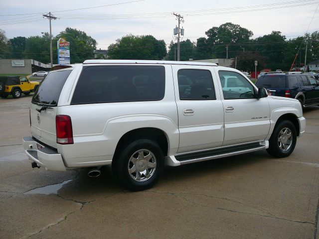 2004 Cadillac Escalade ESV SR5 Sport Utility 4D