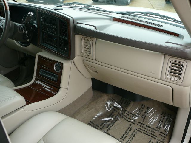 2004 Cadillac Escalade ESV SR5 Sport Utility 4D
