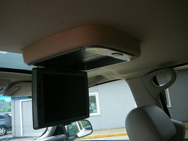 2004 Cadillac Escalade ESV SR5 Sport Utility 4D