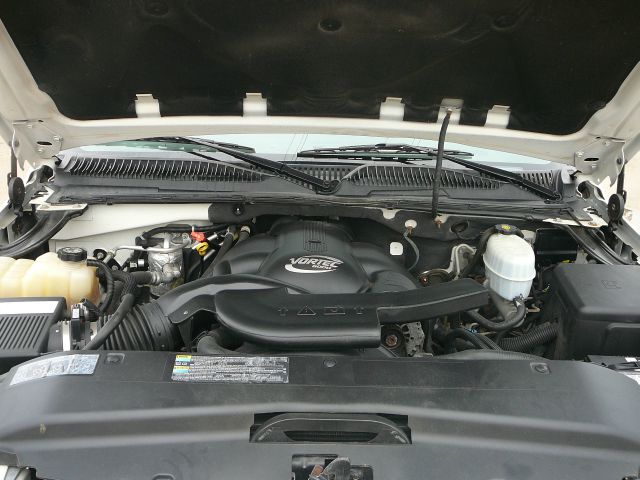 2004 Cadillac Escalade ESV SR5 Sport Utility 4D