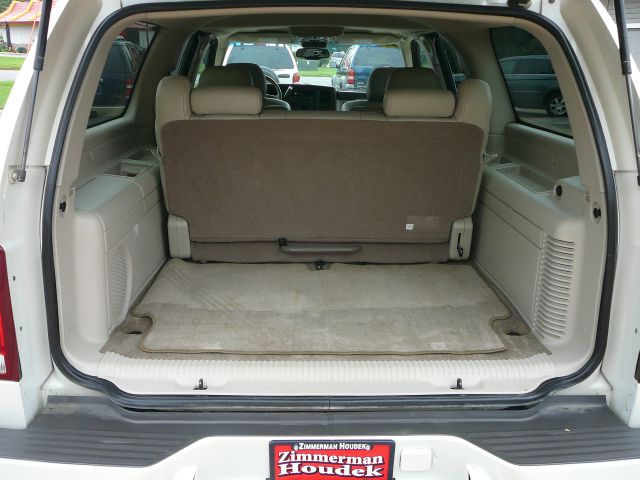 2004 Cadillac Escalade ESV SR5 Sport Utility 4D