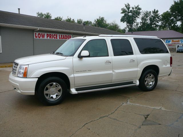 2004 Cadillac Escalade ESV SR5 Sport Utility 4D