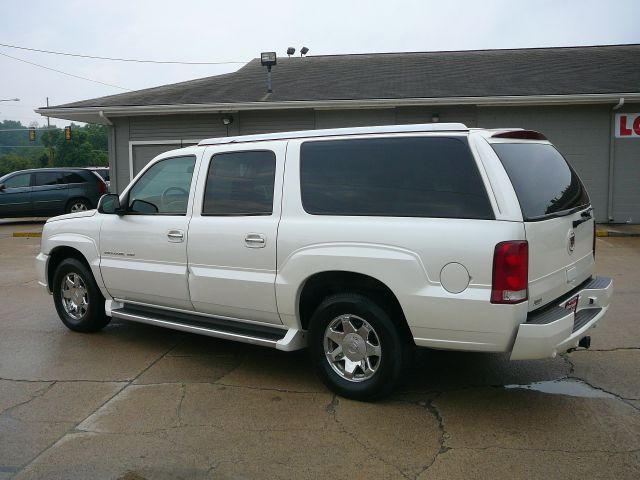2004 Cadillac Escalade ESV SR5 Sport Utility 4D
