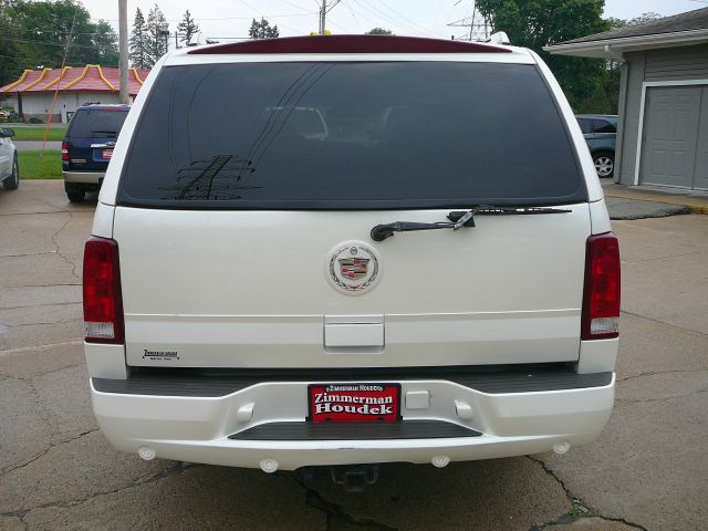 2004 Cadillac Escalade ESV SR5 Sport Utility 4D