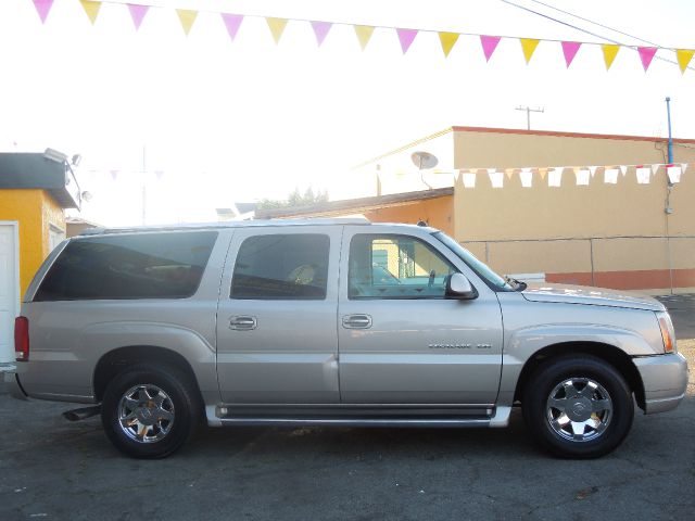 2004 Cadillac Escalade ESV LS Flex Fuel 4x4 This Is One Of Our Best Bargains