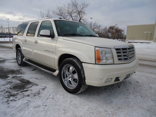 2004 Cadillac Escalade ESV SR5 Sport Utility 4D