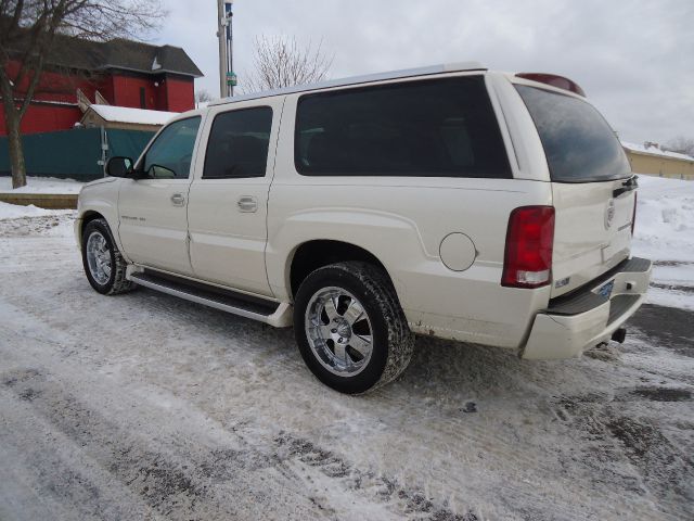 2004 Cadillac Escalade ESV SR5 Sport Utility 4D