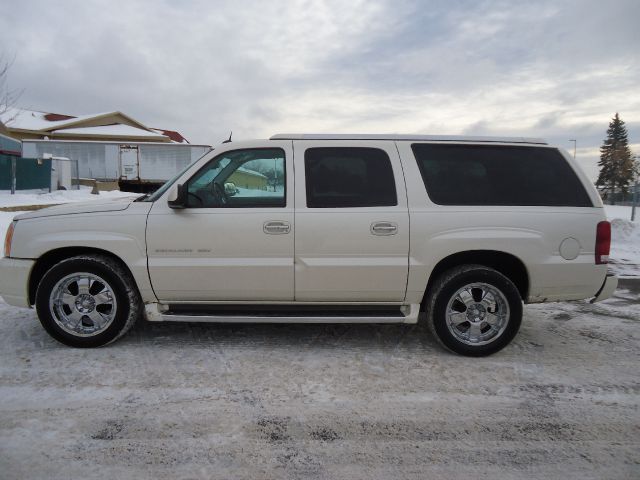 2004 Cadillac Escalade ESV SR5 Sport Utility 4D