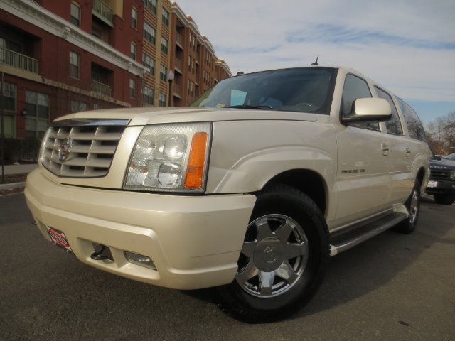 2004 Cadillac Escalade ESV SR5 Sport Utility 4D
