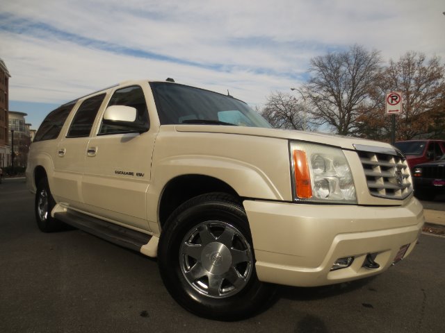 2004 Cadillac Escalade ESV SR5 Sport Utility 4D