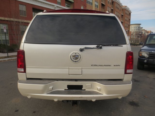 2004 Cadillac Escalade ESV SR5 Sport Utility 4D