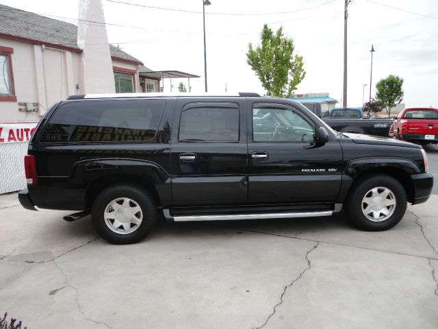 2004 Cadillac Escalade ESV 323ci