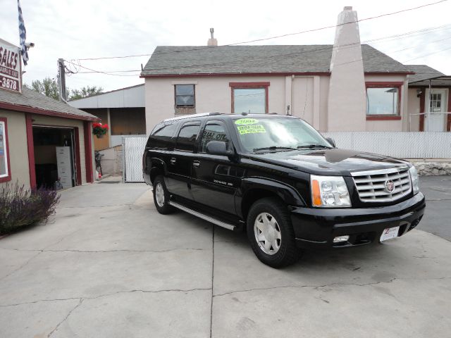 2004 Cadillac Escalade ESV 323ci