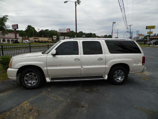 2004 Cadillac Escalade ESV SR5 Sport Utility 4D