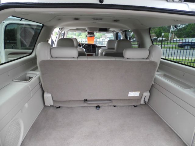 2004 Cadillac Escalade ESV SR5 Sport Utility 4D