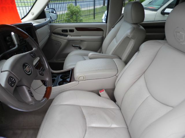 2004 Cadillac Escalade ESV SR5 Sport Utility 4D