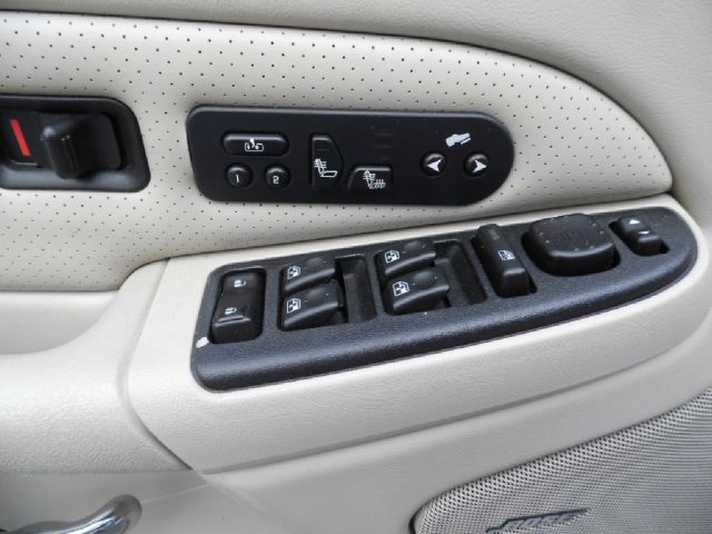 2004 Cadillac Escalade ESV SR5 Sport Utility 4D