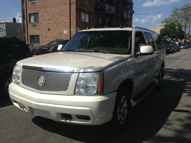 2004 Cadillac Escalade ESV 323ci