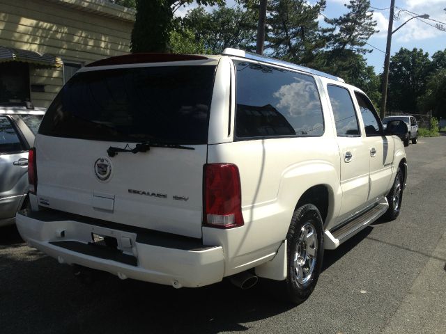2004 Cadillac Escalade ESV 323ci