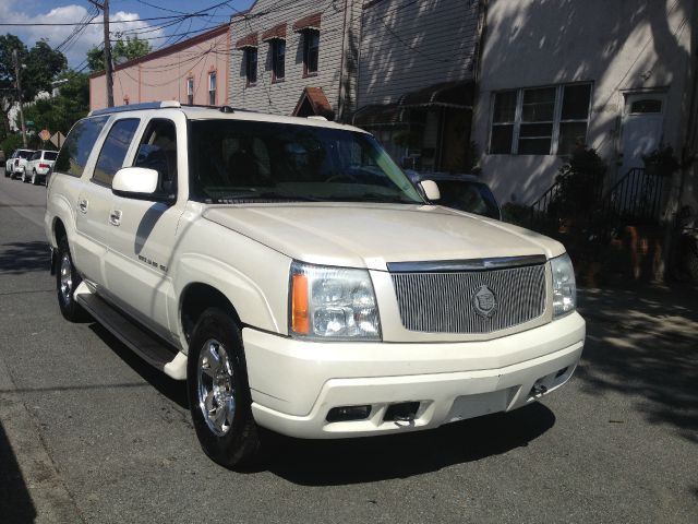 2004 Cadillac Escalade ESV 323ci