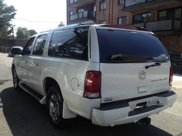2004 Cadillac Escalade ESV 323ci