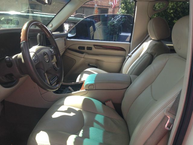 2004 Cadillac Escalade ESV 323ci