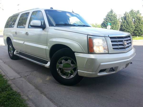 2004 Cadillac Escalade ESV SR5 Sport Utility 4D