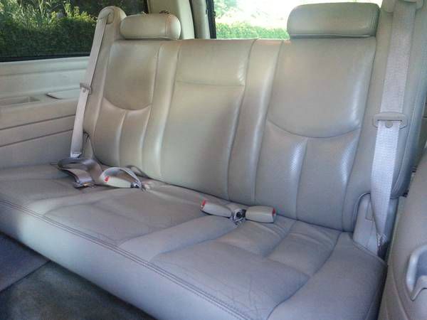 2004 Cadillac Escalade ESV SR5 Sport Utility 4D