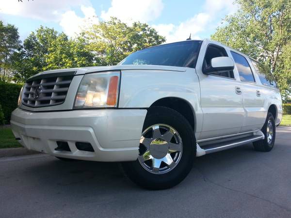 2004 Cadillac Escalade ESV SR5 Sport Utility 4D