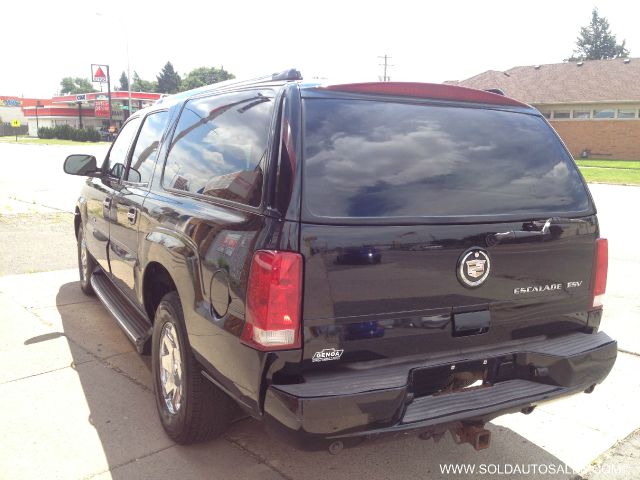 2004 Cadillac Escalade ESV SR5 Sport Utility 4D