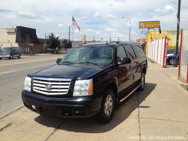 2004 Cadillac Escalade ESV SR5 Sport Utility 4D