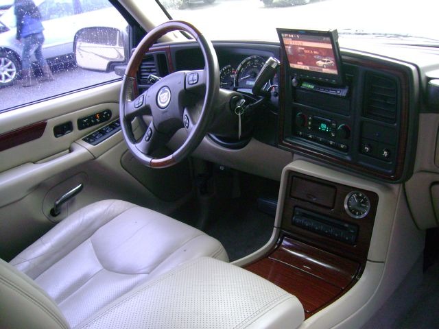 2004 Cadillac Escalade ESV EX - DUAL Power Doors