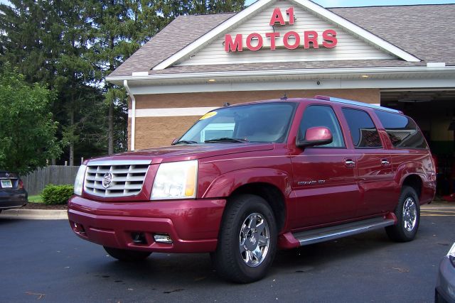 2004 Cadillac Escalade ESV SR5 Sport Utility 4D