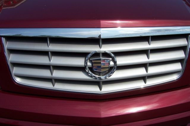 2004 Cadillac Escalade ESV SR5 Sport Utility 4D