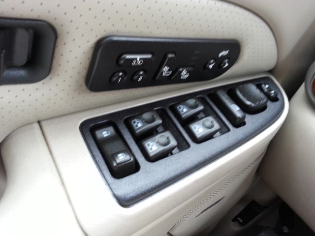 2004 Cadillac Escalade ESV SR5 Sport Utility 4D