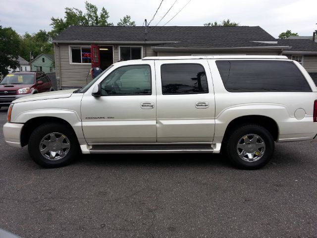2004 Cadillac Escalade ESV SR5 Sport Utility 4D