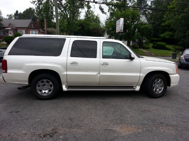 2004 Cadillac Escalade ESV SR5 Sport Utility 4D